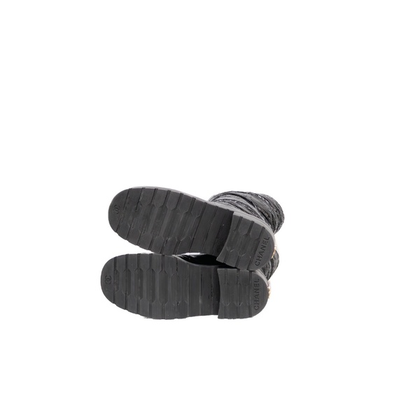 Chanel Black Crackled Patent Leather Shearling-Lined Winter Boots – Size 36.5 C - Picture 9 of 11